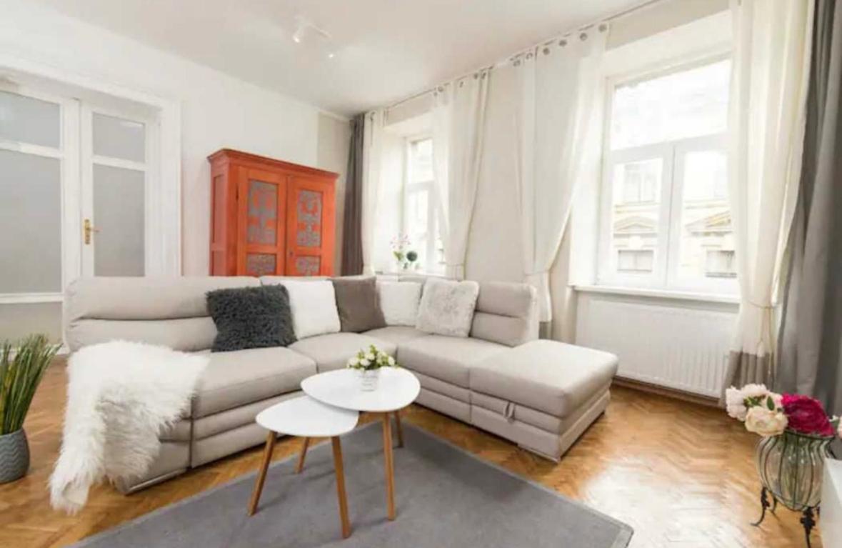 Charming Apartament City Center Тімішоара Екстер'єр фото
