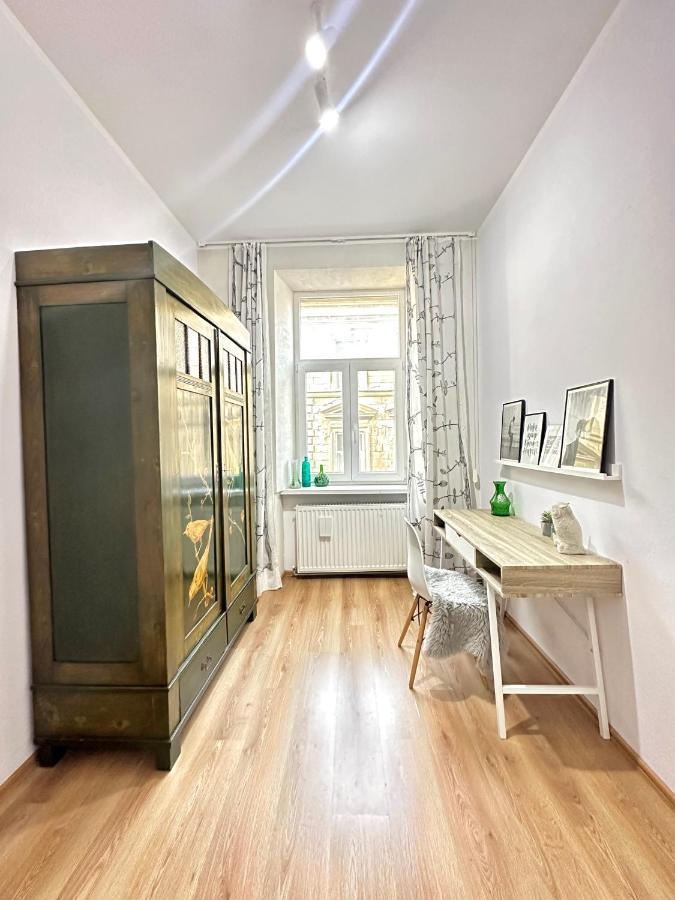 Charming Apartament City Center Тімішоара Екстер'єр фото